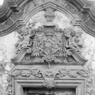 Convento das Dominicas. Pedra de Armas no portal
