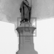 Toural. Estátua de D. Afonso Henriques