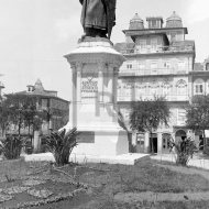 Praça D. Afonso Henriques. Estátua de D. Afonso Henriques