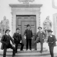 Palácio de Vila Flor. Grupo de pessoas. Raul Rocha é o 2º a contar da esquerda