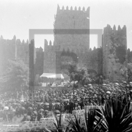 Comemorações centenárias (1940). Castelo de Guimarães. Missa campal a que assistiu Salazar
